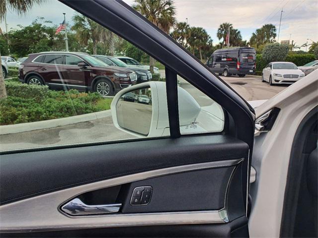 Photo of 2019 White Platinum Lincoln Nautilus