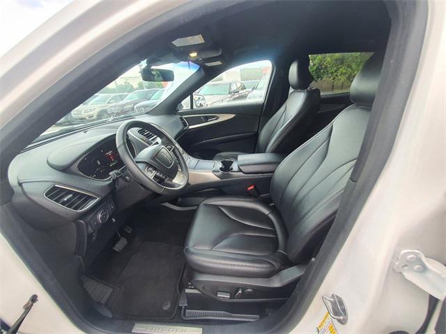 Photo of 2019 White Platinum Lincoln Nautilus
