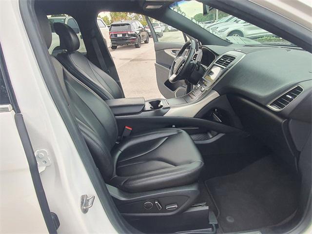 Photo of 2019 White Platinum Lincoln Nautilus