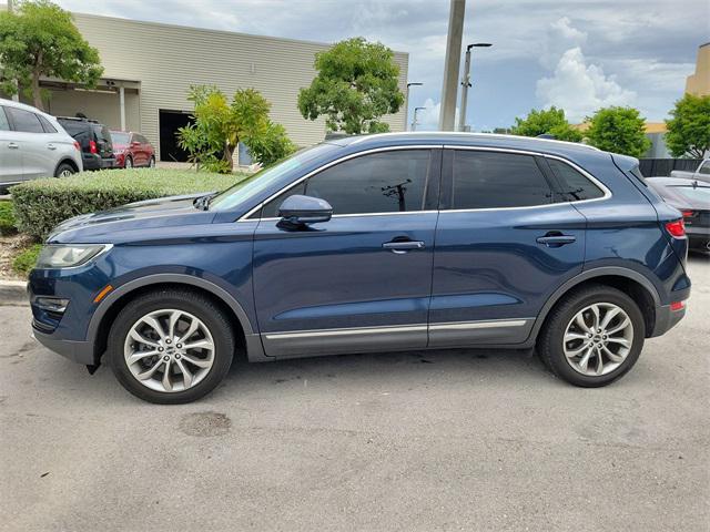 Photo of 2017 Sapphire Blue Metallic Lincoln MKC