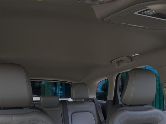 Photo of 2025 White Lincoln Corsair