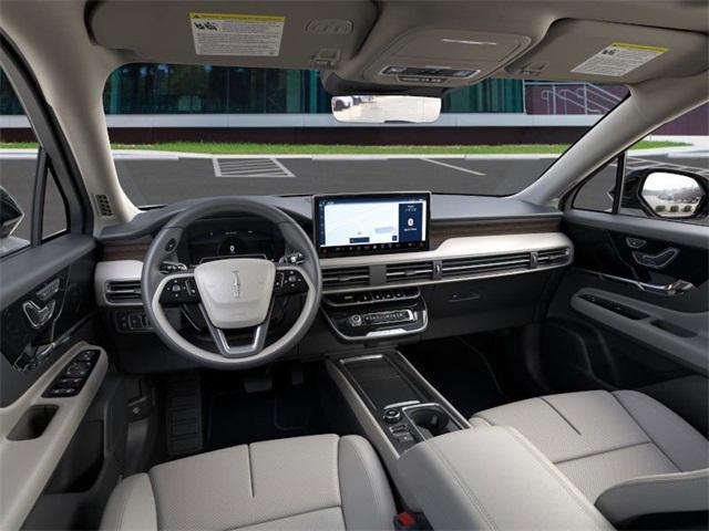 Photo of 2025 White Lincoln Corsair