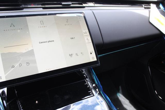 Photo of 2025 Fuji White Land Rover Range Rover Sport