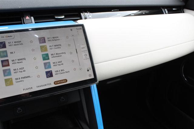 Photo of 2025 Fuji White Land Rover Discovery Sport