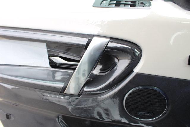 Photo of 2025 Fuji White Land Rover Discovery Sport