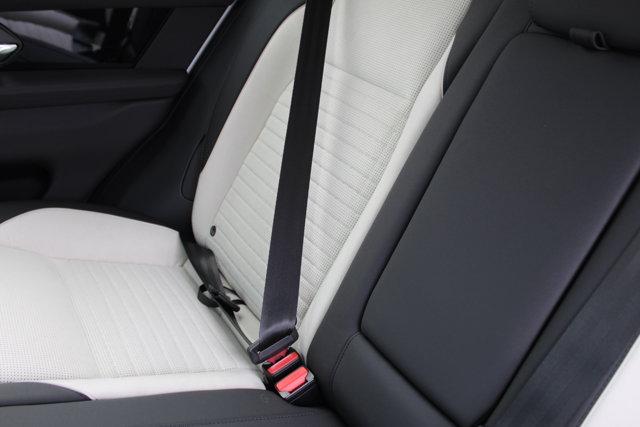 Photo of 2025 Fuji White Land Rover Discovery Sport