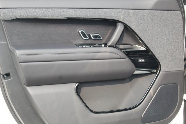 Photo of 2025 Fuji White Land Rover Range Rover Sport