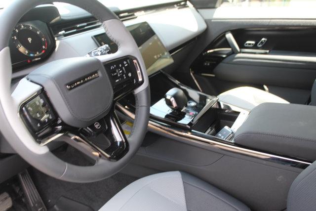 Photo of 2025 Ligurian Black Gloss Land Rover Range Rover Sport