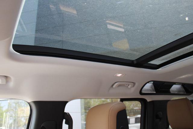 Photo of 2025 Fuji White Land Rover Defender