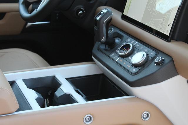 Photo of 2025 Fuji White Land Rover Defender