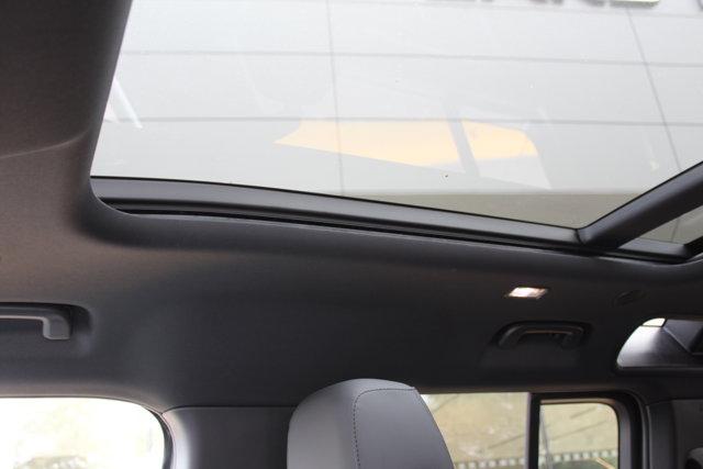 Photo of 2025 Fuji White Land Rover Defender