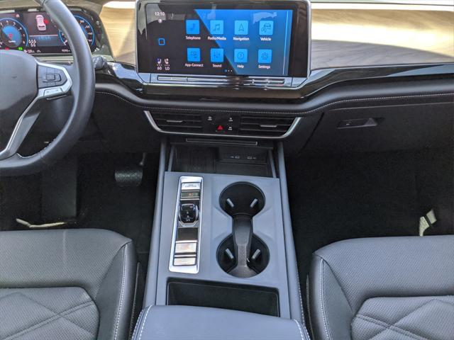 Photo of 2025 Pure White Volkswagen Atlas