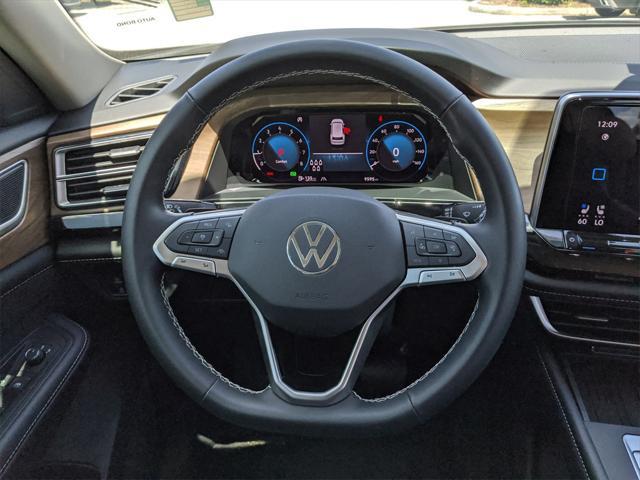 Photo of 2025 Pure White Volkswagen Atlas