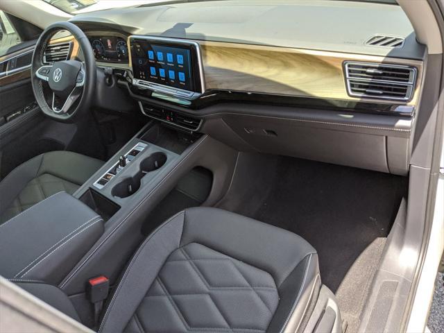 Photo of 2025 Pure White Volkswagen Atlas