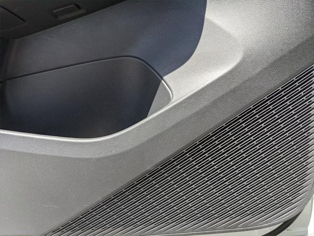 Photo of 2025 Pure White Volkswagen Atlas