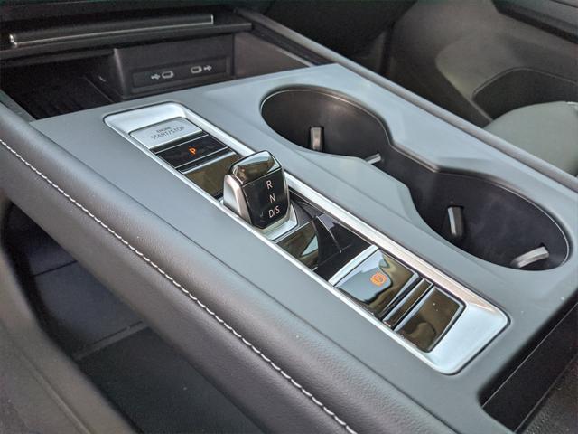 Photo of 2025 Pure White Volkswagen Atlas