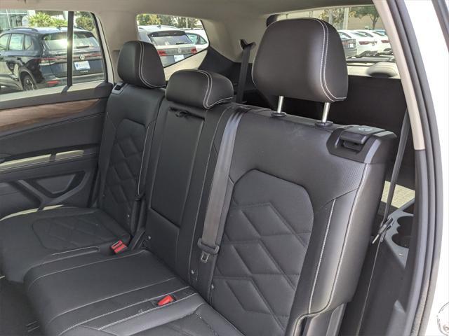 Photo of 2025 Pure White Volkswagen Atlas