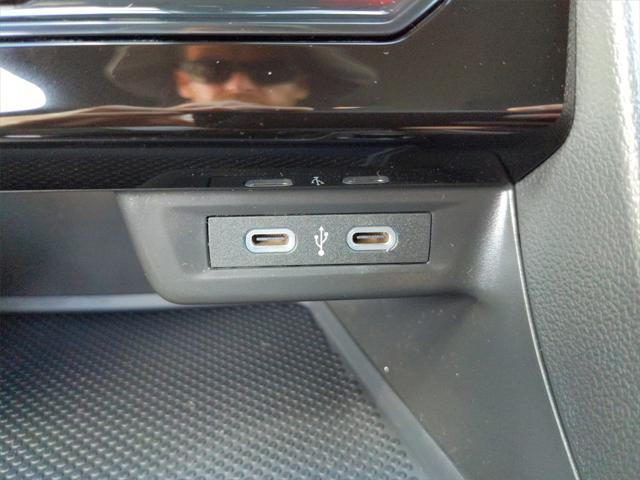 Photo of 2025 Pure White Volkswagen Jetta