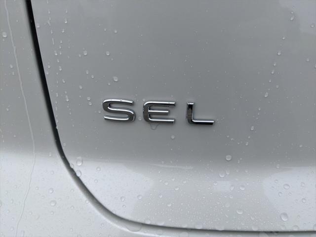 Photo of 2025 Opal White Volkswagen Atlas Cross Sport