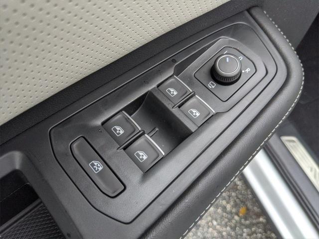 Photo of 2025 Opal White Volkswagen Atlas Cross Sport