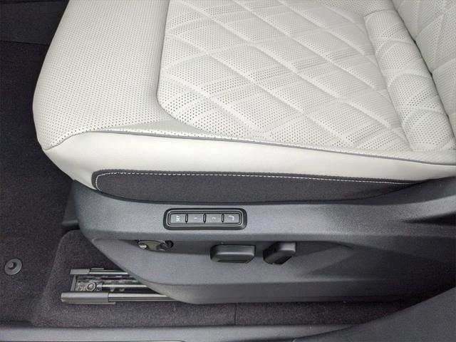 Photo of 2025 Opal White Volkswagen Atlas Cross Sport