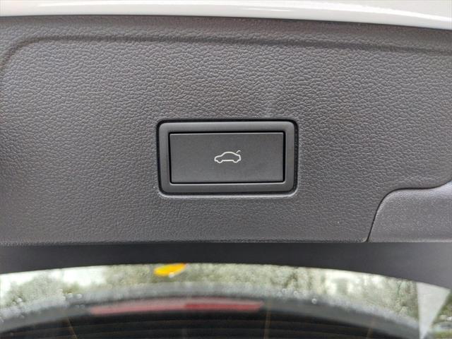 Photo of 2025 Opal White Volkswagen Atlas Cross Sport