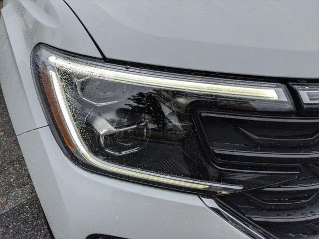Photo of 2025 Opal White Volkswagen Atlas Cross Sport