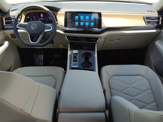 Photo of 2025 Deep Black Pearl Volkswagen Atlas