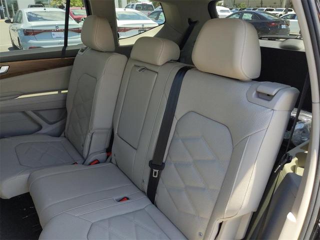 Photo of 2025 Deep Black Pearl Volkswagen Atlas