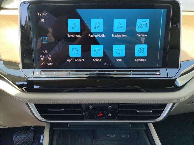 Photo of 2025 Deep Black Pearl Volkswagen Atlas