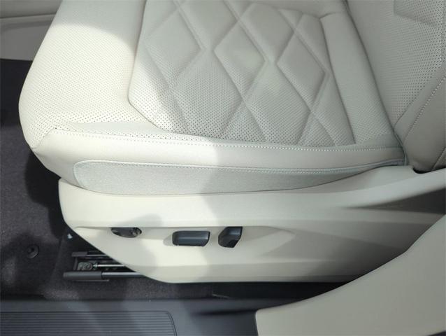 Photo of 2026 Opal White Volkswagen Atlas