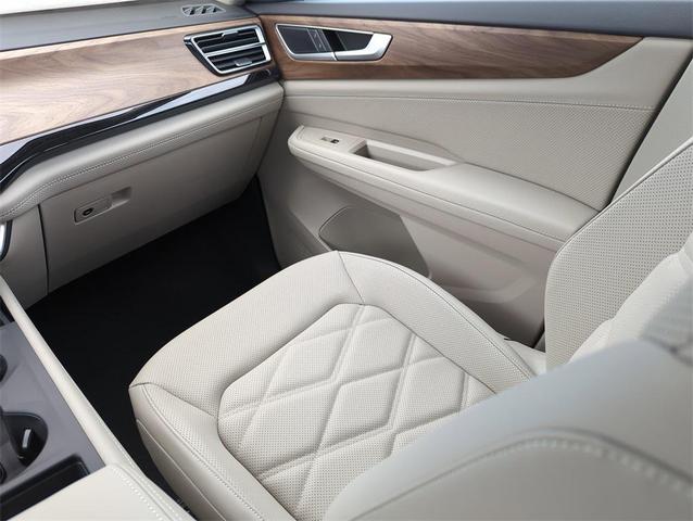 Photo of 2026 Opal White Volkswagen Atlas