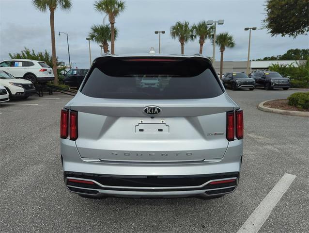 Photo of 2021 Sparkling Silver Kia Sorento