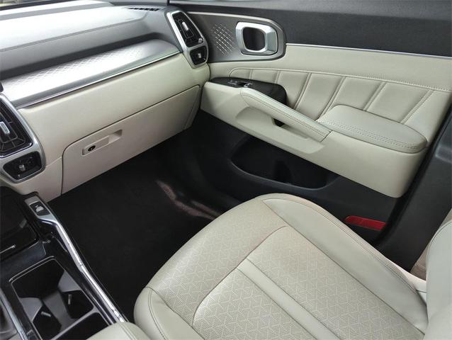Photo of 2021 Sparkling Silver Kia Sorento