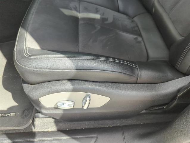 Photo of 2021 White Porsche Macan
