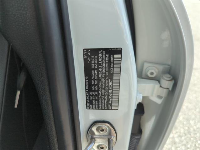 Photo of 2021 White Porsche Macan