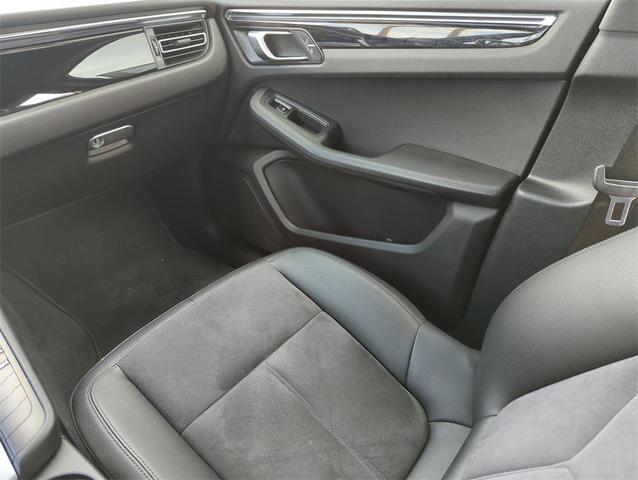 Photo of 2021 White Porsche Macan