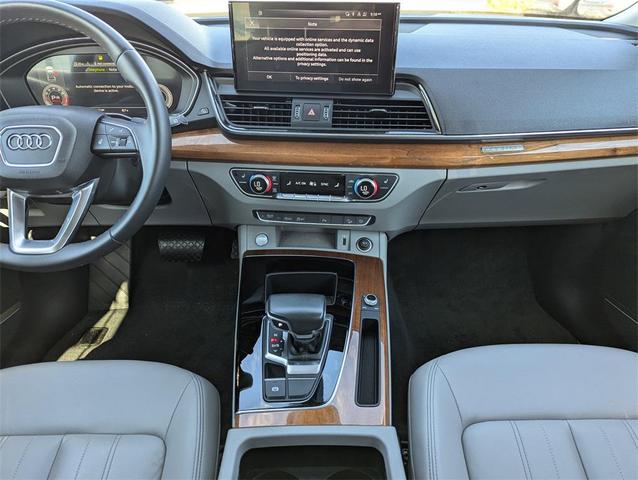 Photo of 2022 Florett Silver Metallic Audi Q5