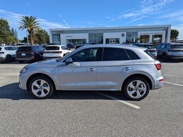 Photo of 2022 Florett Silver Metallic Audi Q5