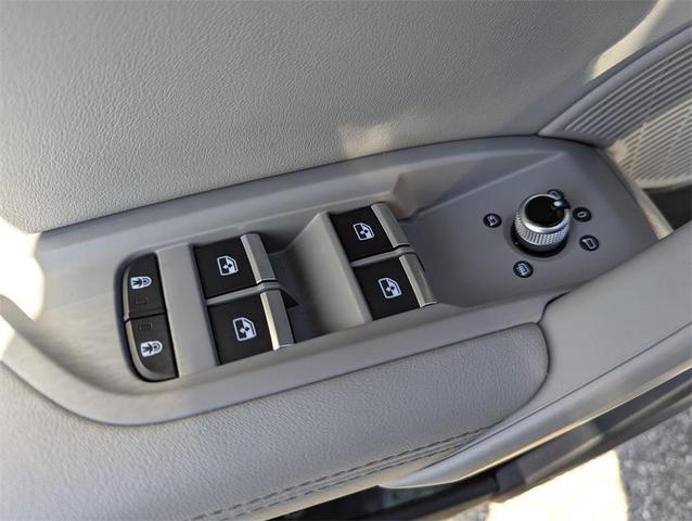 Photo of 2022 Florett Silver Metallic Audi Q5