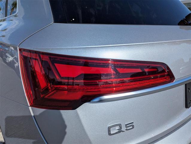 Photo of 2022 Florett Silver Metallic Audi Q5