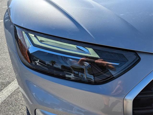 Photo of 2022 Florett Silver Metallic Audi Q5
