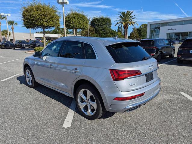Photo of 2022 Florett Silver Metallic Audi Q5