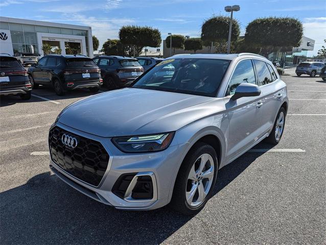 Photo of 2022 Florett Silver Metallic Audi Q5
