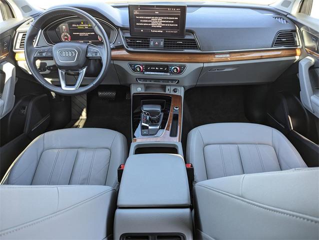 Photo of 2022 Florett Silver Metallic Audi Q5