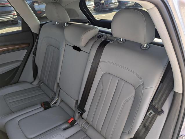 Photo of 2022 Florett Silver Metallic Audi Q5