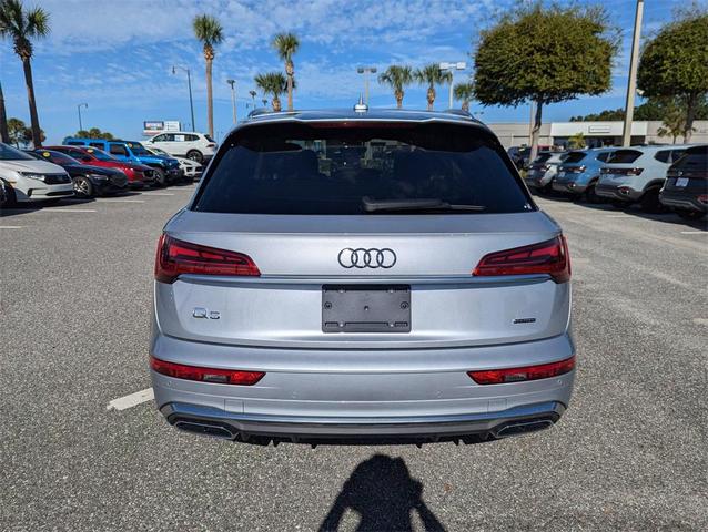 Photo of 2022 Florett Silver Metallic Audi Q5
