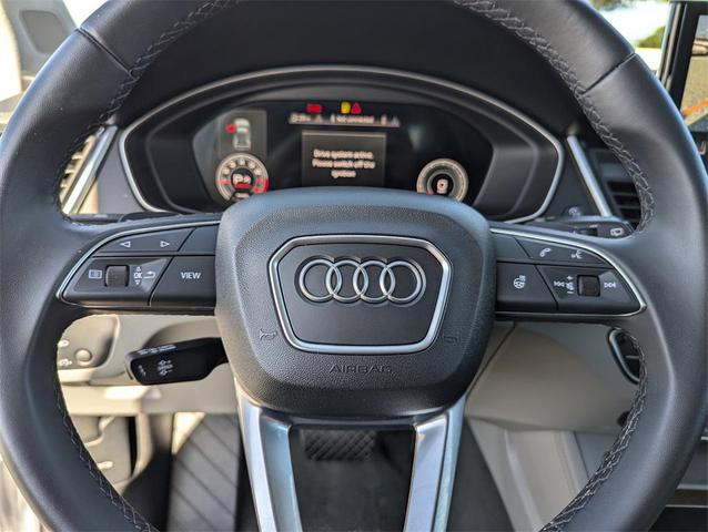 Photo of 2022 Florett Silver Metallic Audi Q5