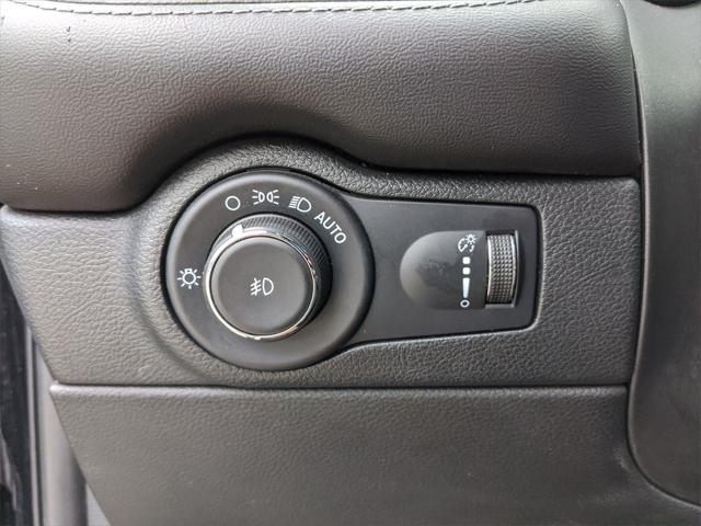 Photo of 2022 DB Black Crystal Clearcoat Dodge Durango