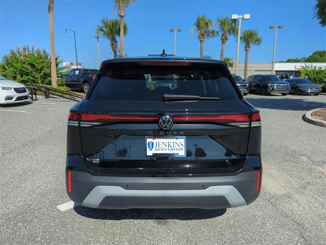Photo of 2025 Deep Black Pearl Volkswagen Tiguan